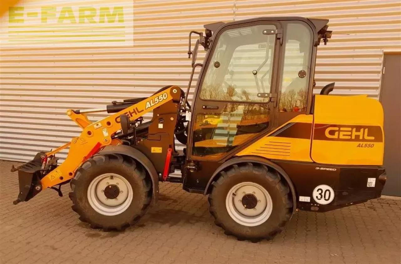 Mustang al550 m. kabine - Mini bager: slika 3 Mustang al550 m. kabine - Mini bager: slika 3