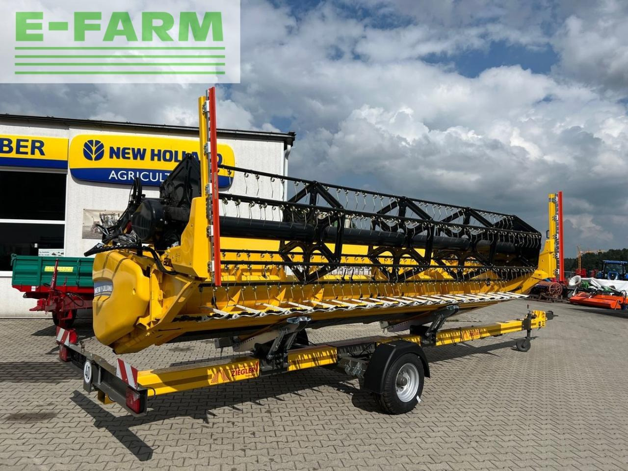 New Holland 760cg varifeed 6,10m, 20ft - Prednji deo kombajna: slika 1 New Holland 760cg varifeed 6,10m, 20ft - Prednji deo kombajna: slika 1