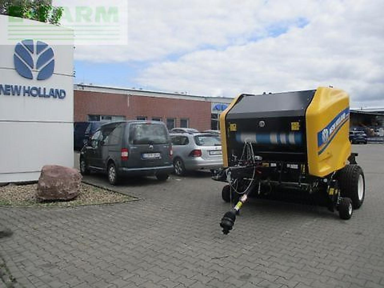 New Holland br 150 utility - Balirka za kockaste bale: slika 2 New Holland br 150 utility - Balirka za kockaste bale: slika 2