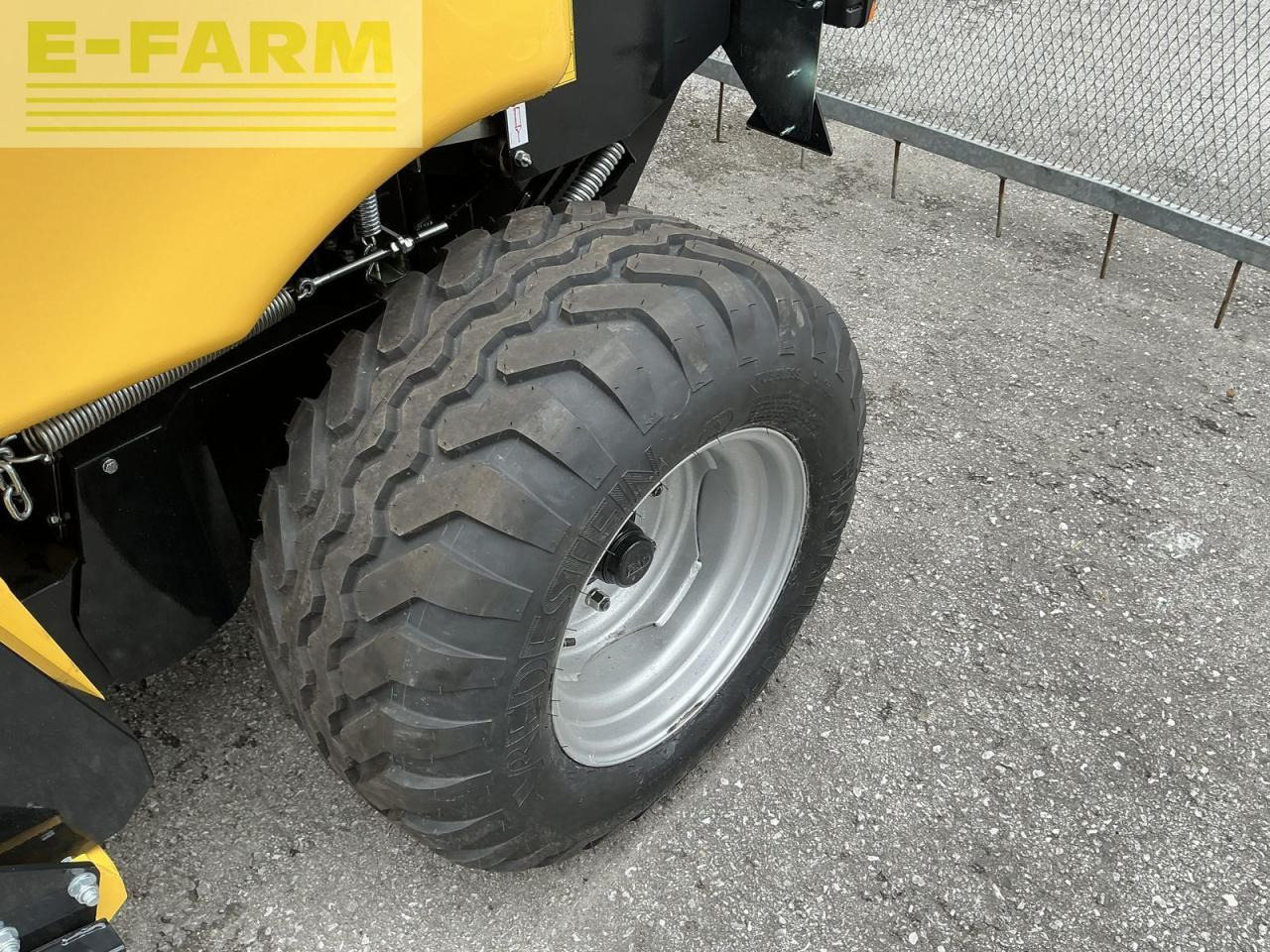 New Holland roll-bar 120 utility - Balirka za kockaste bale: slika 4 New Holland roll-bar 120 utility - Balirka za kockaste bale: slika 4