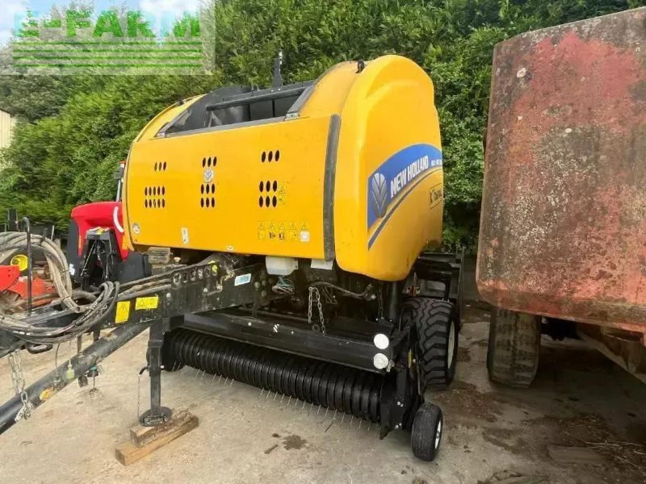New Holland roll belt 180 - Balirka za kockaste bale: slika 1 New Holland roll belt 180 - Balirka za kockaste bale: slika 1