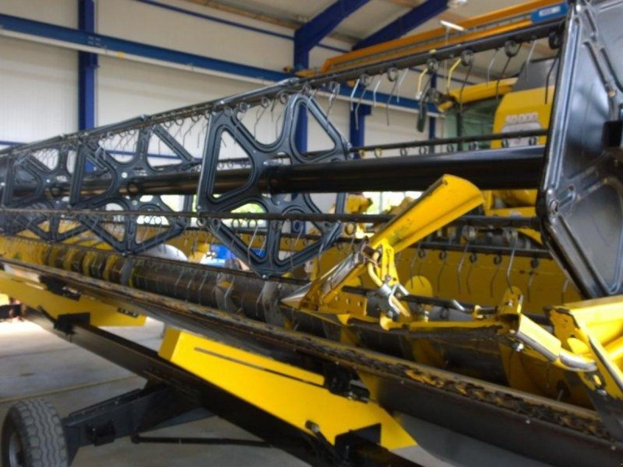 New Holland schneidwerk 7,32 m - Prednji deo kombajna: slika 2 New Holland schneidwerk 7,32 m - Prednji deo kombajna: slika 2