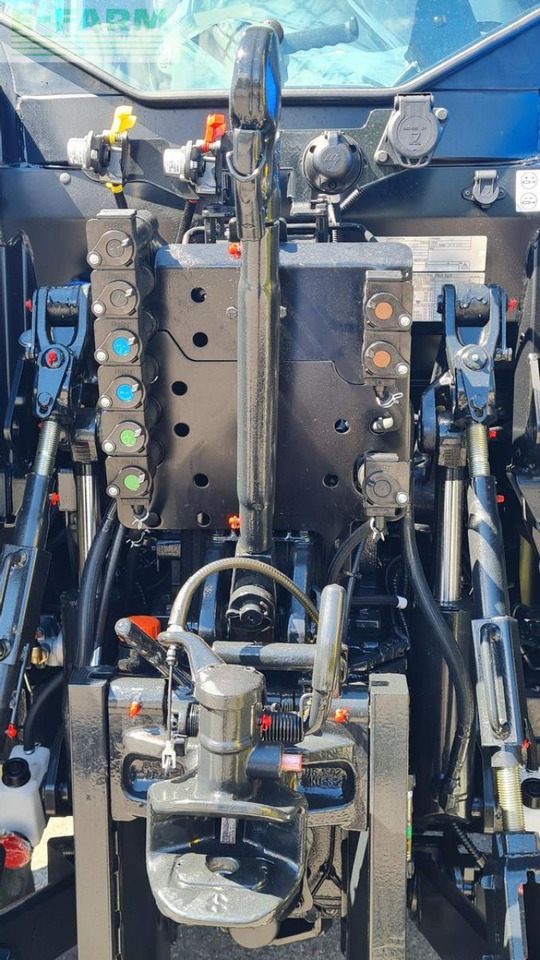 New Holland t5.110 dynamic command (stage v) - Traktor: slika 4 New Holland t5.110 dynamic command (stage v) - Traktor: slika 4