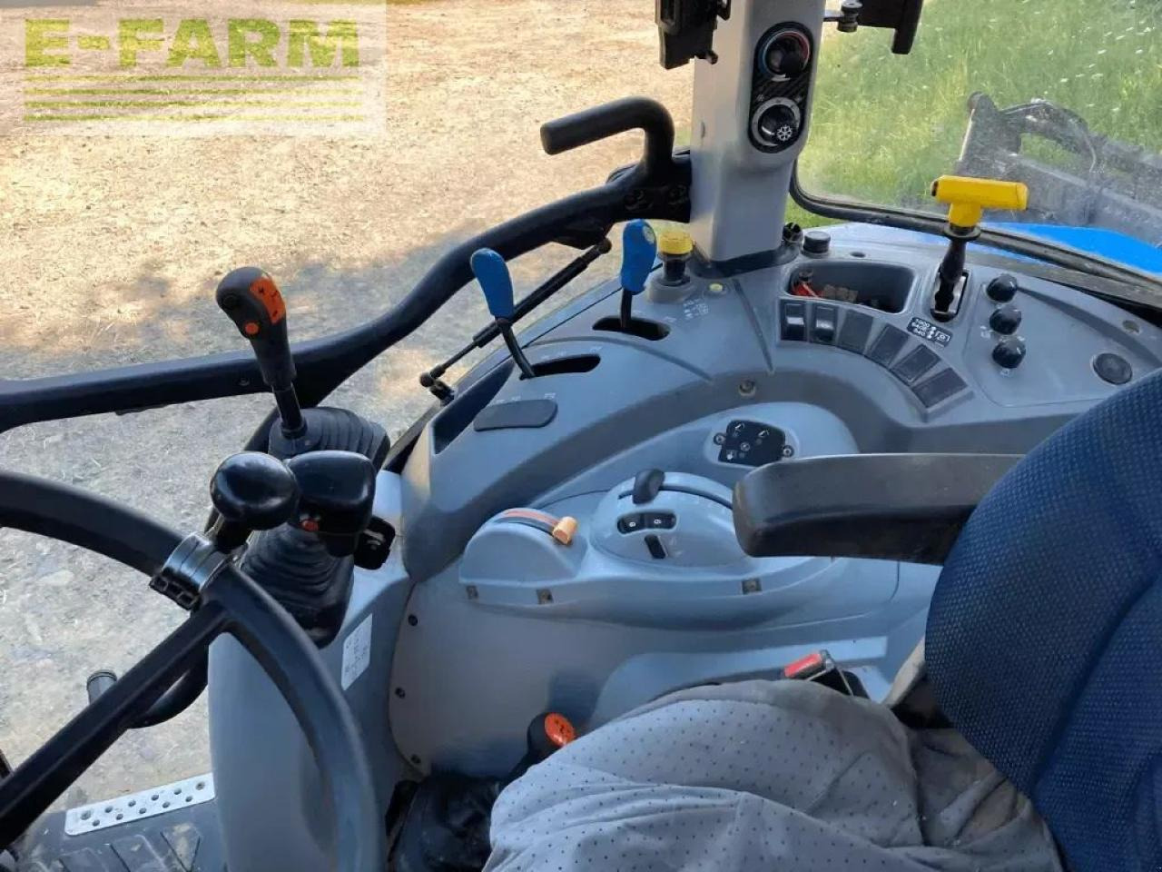 New Holland t5.115 dual command - Traktor: slika 4 New Holland t5.115 dual command - Traktor: slika 4