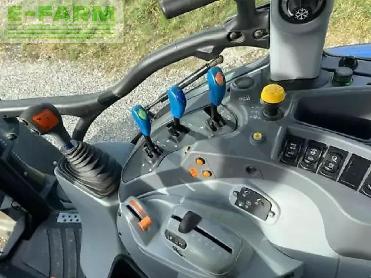 Traktor New Holland t5.120 electro command: slika 10