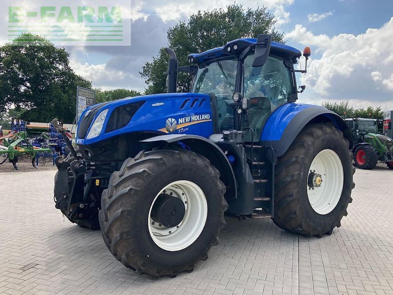 New Holland t7.275 hd autocommand cvt HD - Traktor: slika 2 New Holland t7.275 hd autocommand cvt HD - Traktor: slika 2