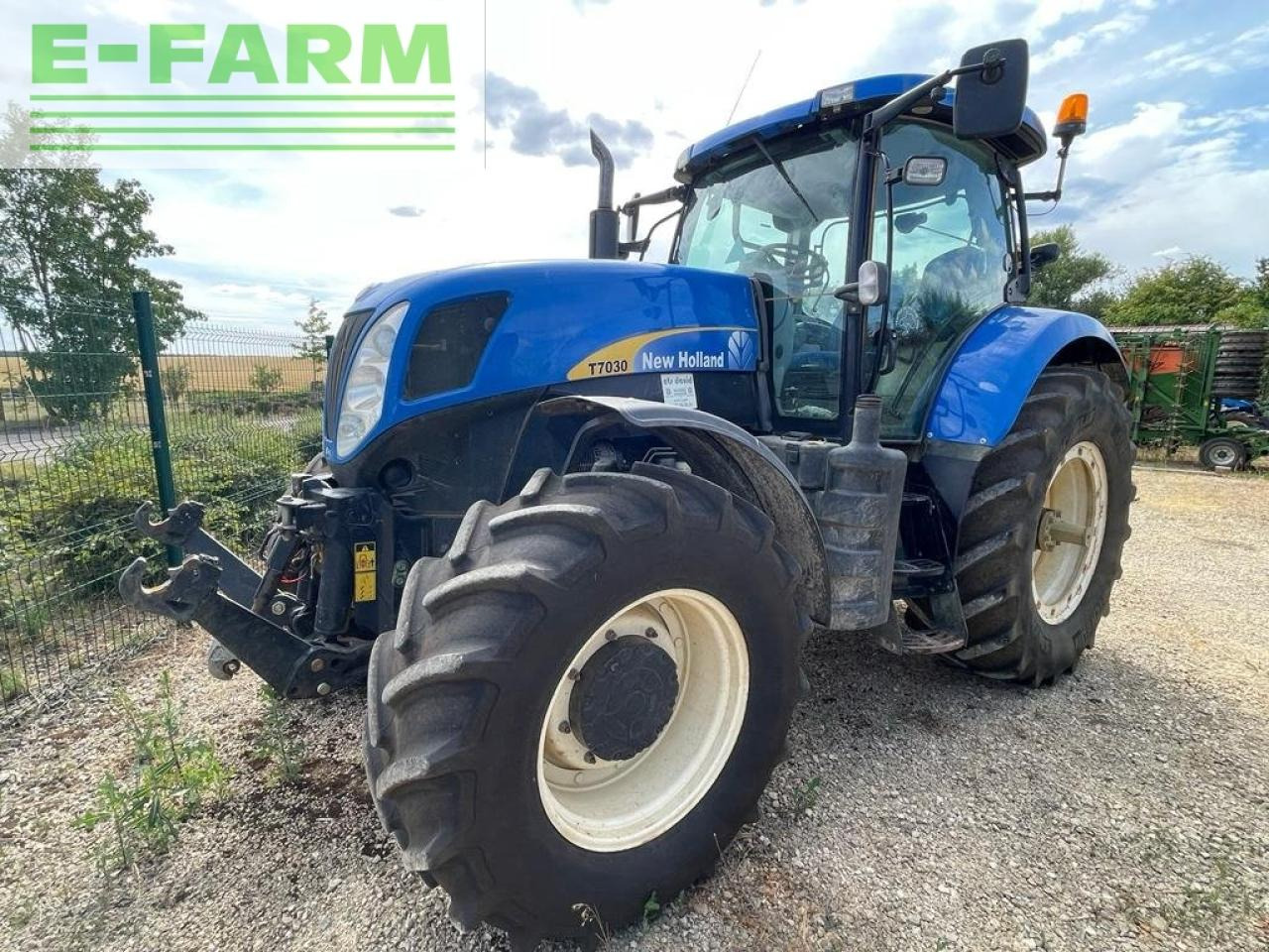 New Holland t7030 - Traktor: slika 1 New Holland t7030 - Traktor: slika 1