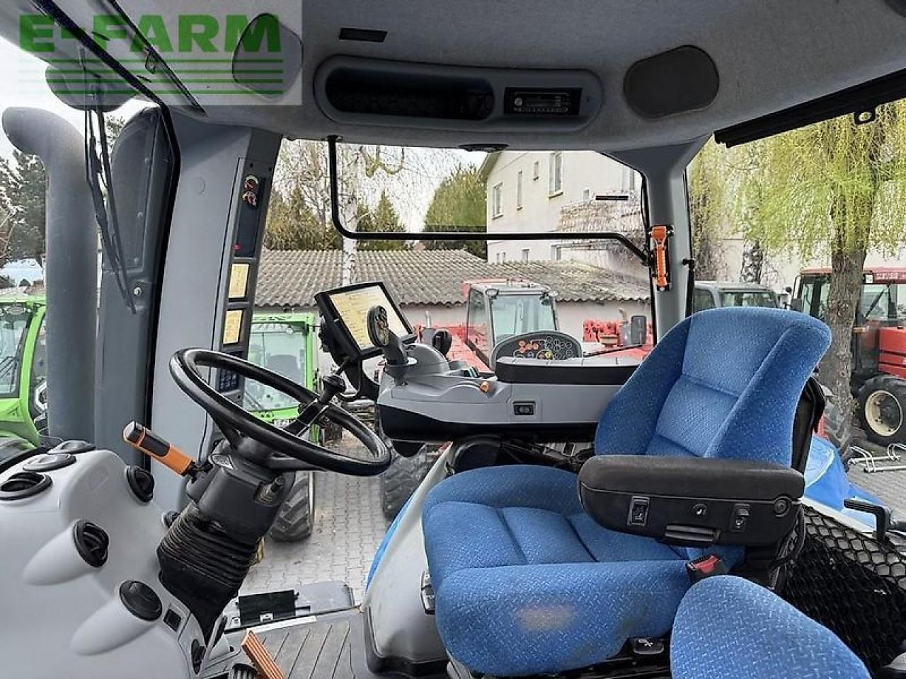Traktor New Holland t8.330 ultra command: slika 10