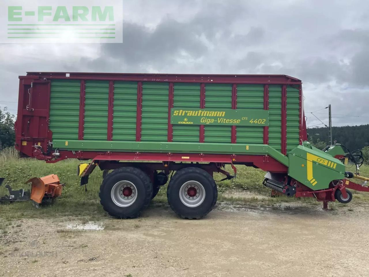 Strautmann giga vitesse cfs 4402 - Prikolica sa automatskim punjenjem: slika 2 Strautmann giga vitesse cfs 4402 - Prikolica sa automatskim punjenjem: slika 2