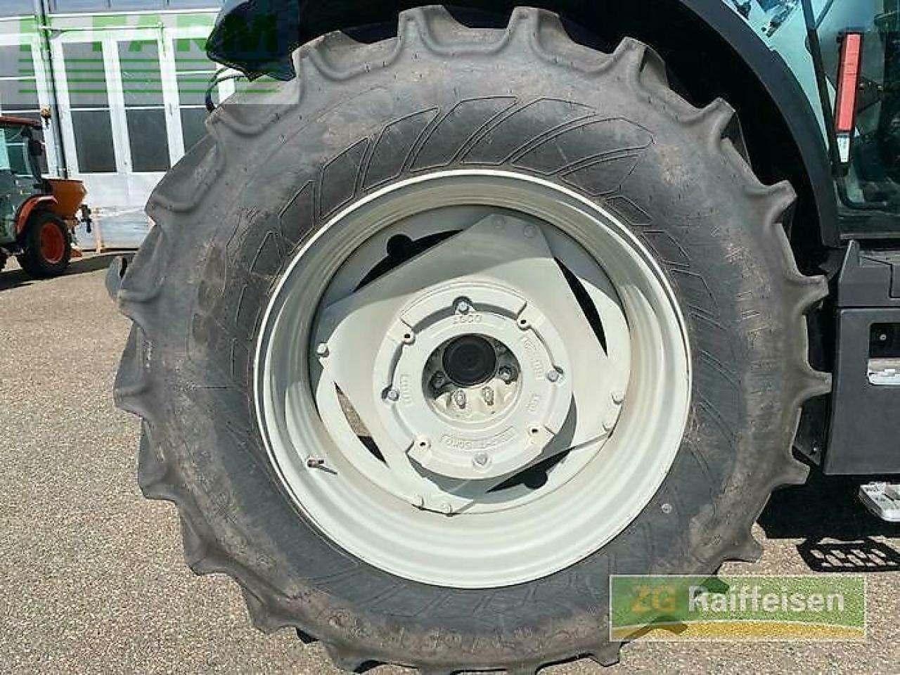 Traktor Valtra g135v 1b9: slika 10