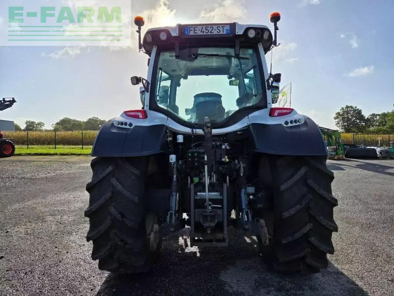 Valtra n124 hitech h5 HiTech - Traktor: slika 3 Valtra n124 hitech h5 HiTech - Traktor: slika 3