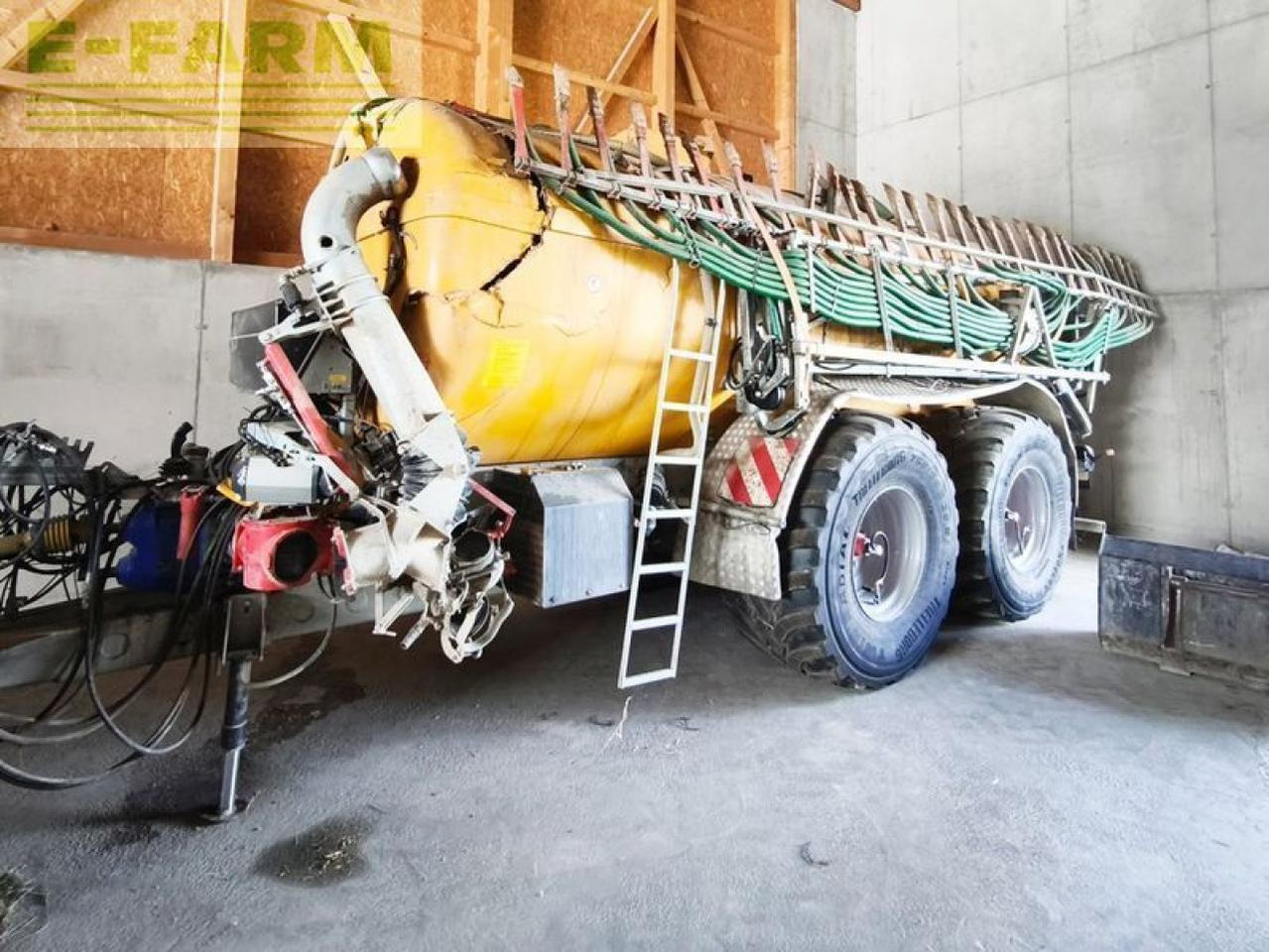 Light 18.500 polyesterfass mit unfallschaden - Cisterna za osoku: slika 2 Light 18.500 polyesterfass mit unfallschaden - Cisterna za osoku: slika 2