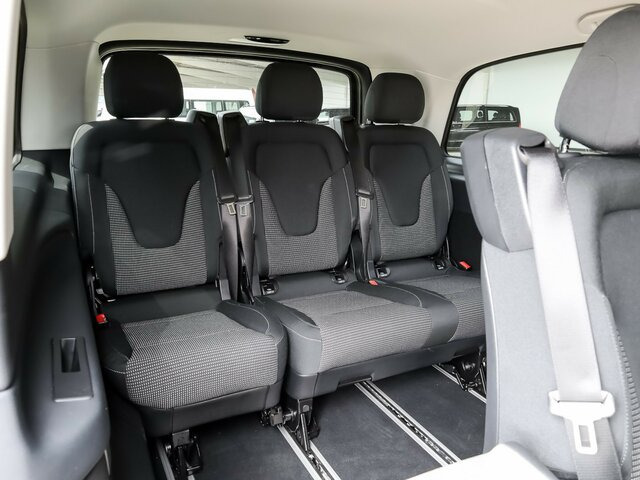 MERCEDES-BENZ EQV 300 Extralang,8Sitze,2xelektr.Schiebetür,LED - Putnički kombi, Električno dostavno vozilo: slika 4 MERCEDES-BENZ EQV 300 Extralang,8Sitze,2xelektr.Schiebetür,LED - Putnički kombi, Električno dostavno vozilo: slika 4
