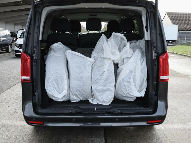 MERCEDES-BENZ EQV 300 lang,7Sitze,Schiebetür elektrisch,LED... - Putnički kombi, Električno dostavno vozilo: slika 2 MERCEDES-BENZ EQV 300 lang,7Sitze,Schiebetür elektrisch,LED... - Putnički kombi, Električno dostavno vozilo: slika 2