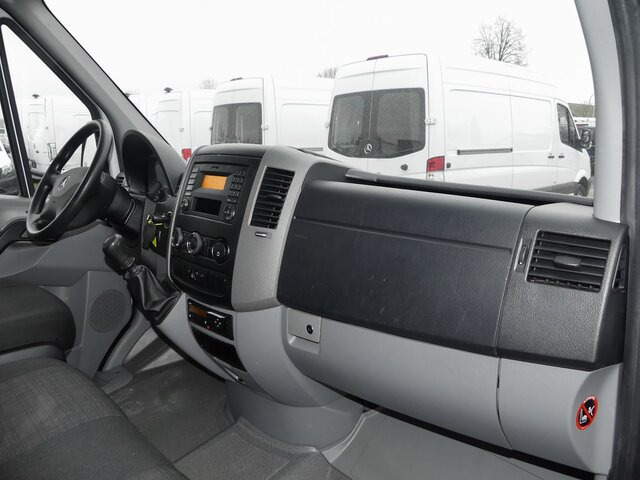 MERCEDES-BENZ Sprinter 311 CDI DOKA Pritsche,AHK,Standheizung - Dostavno vozilo sa otvorenom sandukom, Dostavno vozilo sa duplom kabinom: slika 2 MERCEDES-BENZ Sprinter 311 CDI DOKA Pritsche,AHK,Standheizung - Dostavno vozilo sa otvorenom sandukom, Dostavno vozilo sa duplom kabinom: slika 2