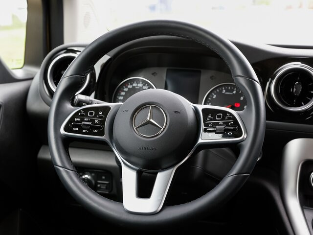 MERCEDES-BENZ T 180 Power Plus,AHK,LED,Navi,Kamera,Tempomat - Putnički kombi: slika 5 MERCEDES-BENZ T 180 Power Plus,AHK,LED,Navi,Kamera,Tempomat - Putnički kombi: slika 5