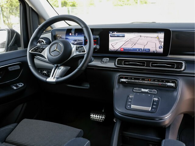 MERCEDES-BENZ V 220 d STYLE kompakt,8Sitzer,Standheizung,AHK - Putnički kombi: slika 4 MERCEDES-BENZ V 220 d STYLE kompakt,8Sitzer,Standheizung,AHK - Putnički kombi: slika 4