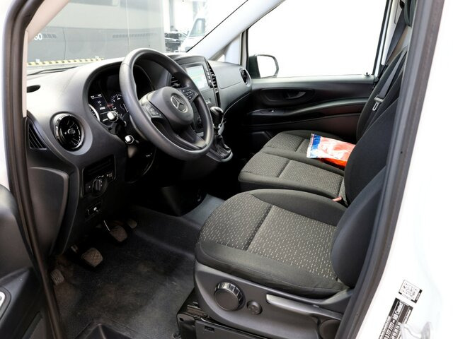 MERCEDES-BENZ Vito 114 Mixto,6 Sitzer,Klima,Navi,Tempomat... - Mali kombi: slika 2 MERCEDES-BENZ Vito 114 Mixto,6 Sitzer,Klima,Navi,Tempomat... - Mali kombi: slika 2