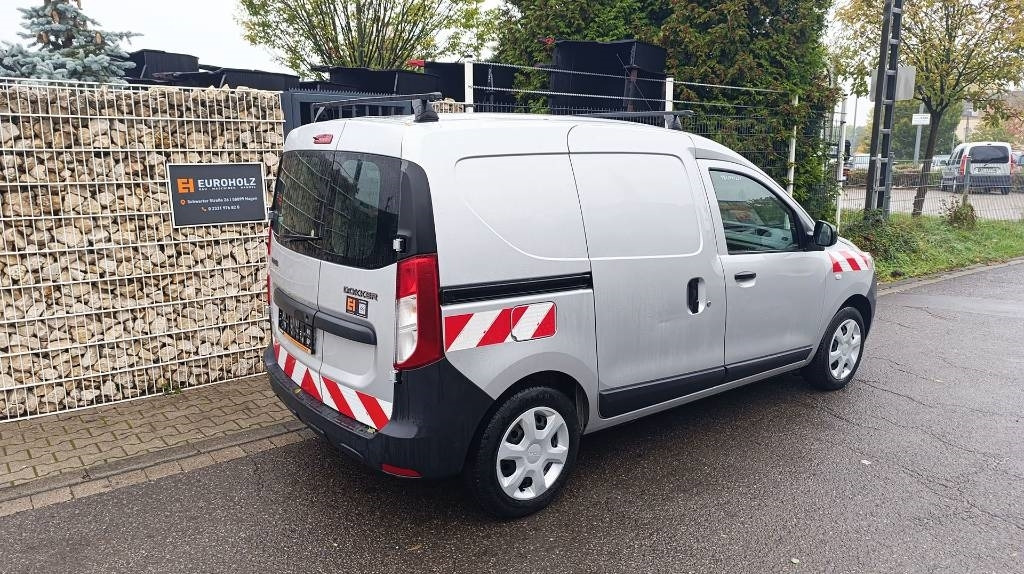 Dacia Dokker Transporter, Kastenwagen, Werkstattschränke - Mali kombi: slika 3 Dacia Dokker Transporter, Kastenwagen, Werkstattschränke - Mali kombi: slika 3