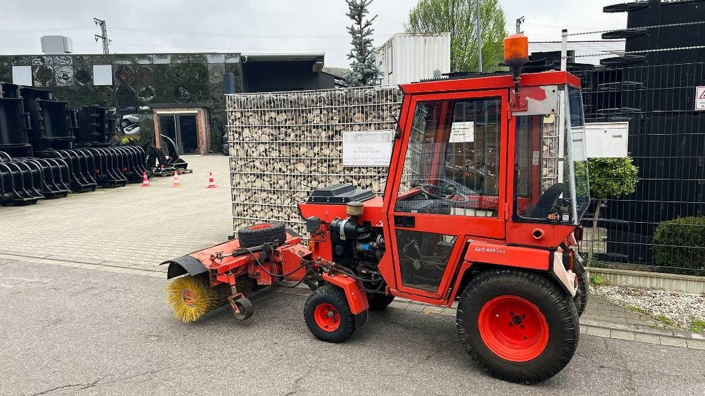 Hako 2300 D Kleintraktor, hyrd. Kehrmaschine, Zapfwelle - Komunalni traktor: slika 5 Hako 2300 D Kleintraktor, hyrd. Kehrmaschine, Zapfwelle - Komunalni traktor: slika 5