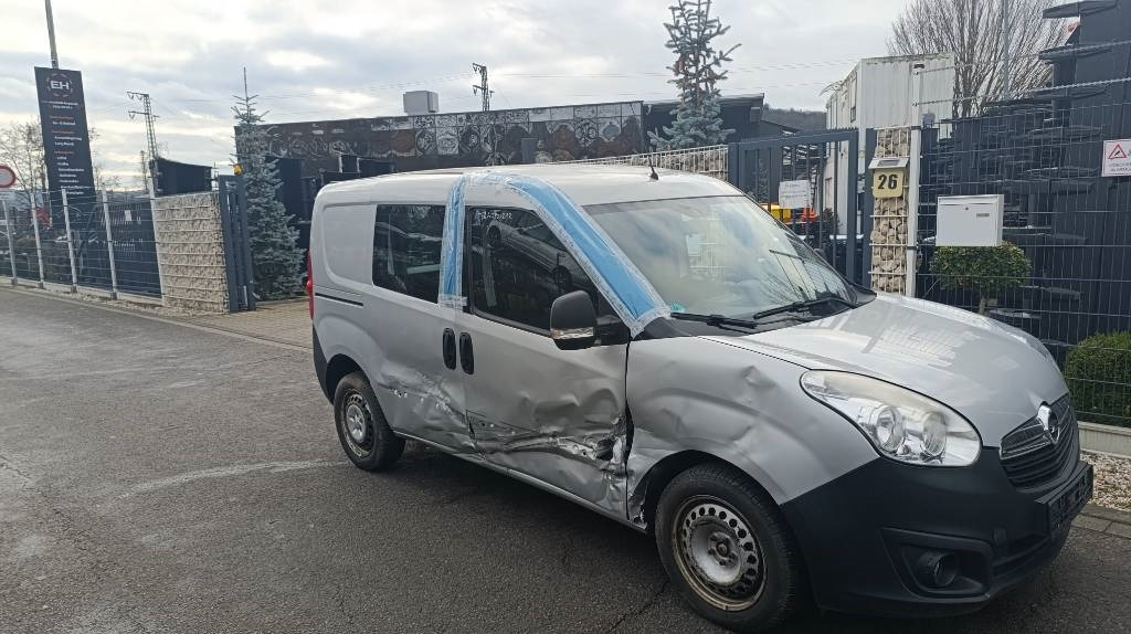 Opel Combo Kastenwagen Transp. Seitenschaden fahrbereit - Dostavno vozilo sa zatvorenim sandukom: slika 1 Opel Combo Kastenwagen Transp. Seitenschaden fahrbereit - Dostavno vozilo sa zatvorenim sandukom: slika 1