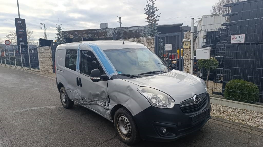 Opel Combo Kastenwagen Transp. Seitenschaden fahrbereit - Dostavno vozilo sa zatvorenim sandukom: slika 2 Opel Combo Kastenwagen Transp. Seitenschaden fahrbereit - Dostavno vozilo sa zatvorenim sandukom: slika 2