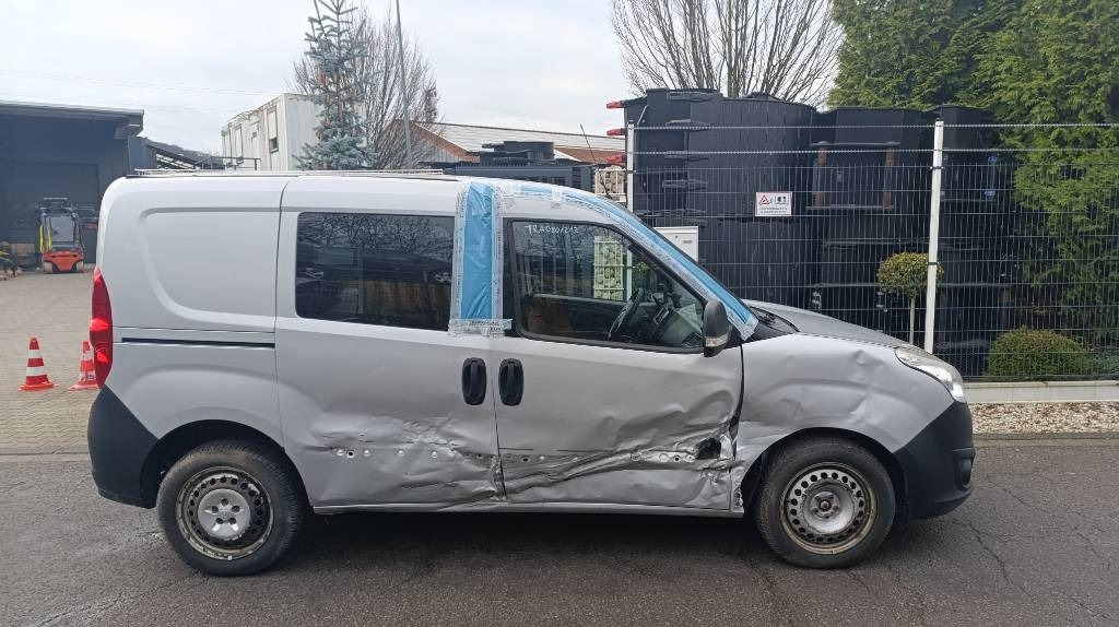 Opel Combo Kastenwagen Transp. Seitenschaden fahrbereit - Dostavno vozilo sa zatvorenim sandukom: slika 4 Opel Combo Kastenwagen Transp. Seitenschaden fahrbereit - Dostavno vozilo sa zatvorenim sandukom: slika 4