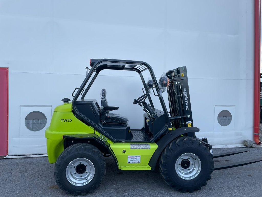 Agrimac TW25 - Terenski viljuškar: slika 1 Agrimac TW25 - Terenski viljuškar: slika 1
