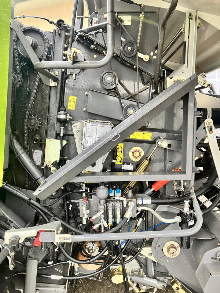 CLAAS Rollant 454 - Oprema za prevrtanje i razlaganje: slika 2 CLAAS Rollant 454 - Oprema za prevrtanje i razlaganje: slika 2