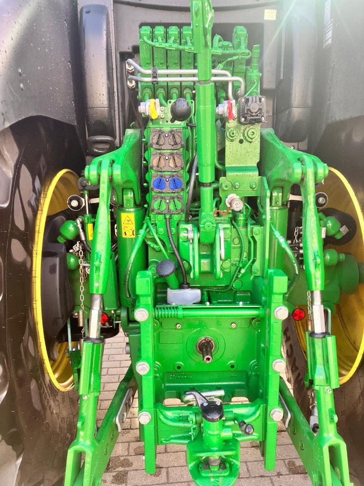 John Deere 6R 175 - Traktor: slika 4 John Deere 6R 175 - Traktor: slika 4