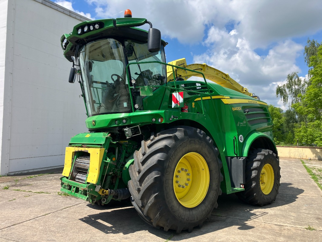 John Deere 8400i mit Kemper 360 und Pick-Up 639 - Kombajn: slika 1 John Deere 8400i mit Kemper 360 und Pick-Up 639 - Kombajn: slika 1
