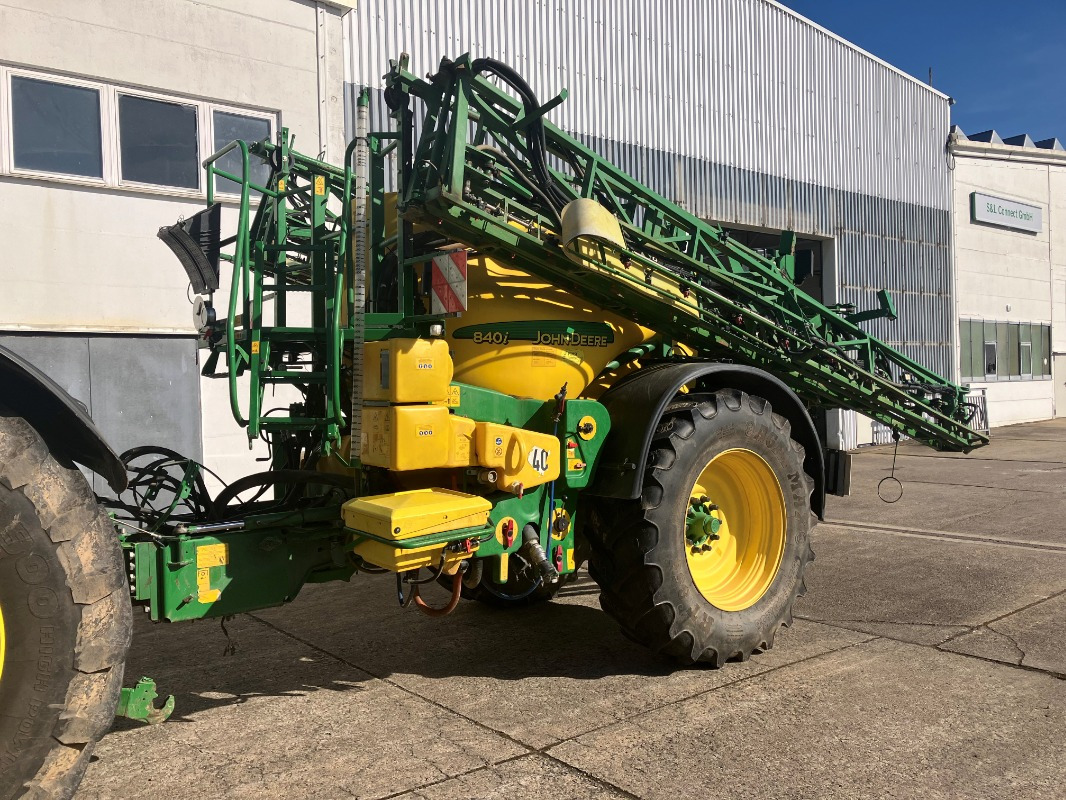 John Deere 840i Anhängespritze/ 30m Gestänge - Prskalica: slika 1 John Deere 840i Anhängespritze/ 30m Gestänge - Prskalica: slika 1