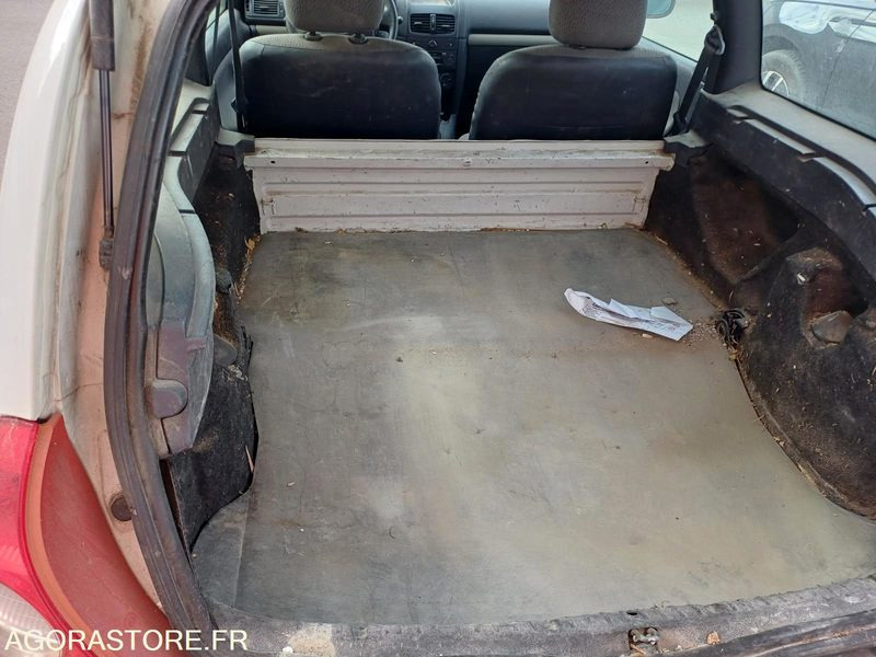 AW-988-BP // RENAULT CLIO // 267 341 KM // 18/05/2004 - Automobil: slika 5 AW-988-BP // RENAULT CLIO // 267 341 KM // 18/05/2004 - Automobil: slika 5