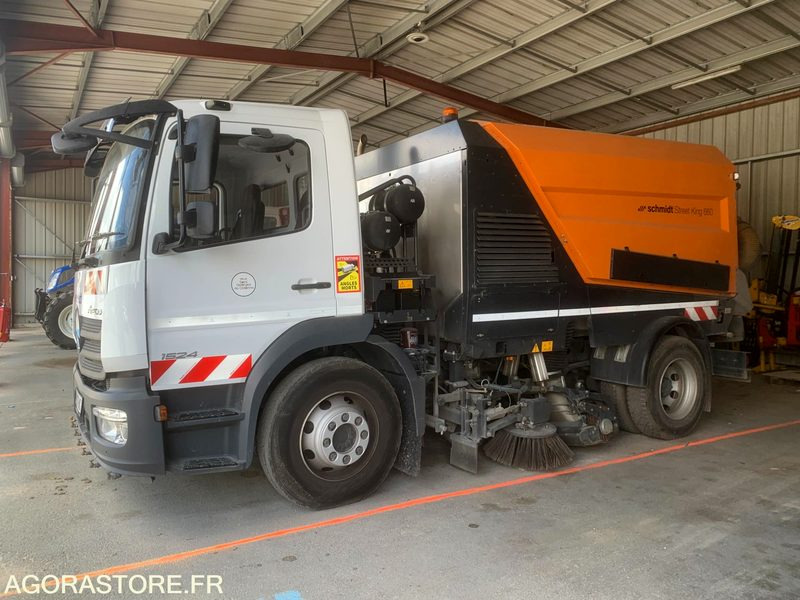 BALAYEUSE COMPOSÉE D'UN PORTEUR MERCEDES ET D'UN SYSTÈME DE BALAYAGE SCHMIDT - Autočistilica: slika 1 BALAYEUSE COMPOSÉE D'UN PORTEUR MERCEDES ET D'UN SYSTÈME DE BALAYAGE SCHMIDT - Autočistilica: slika 1