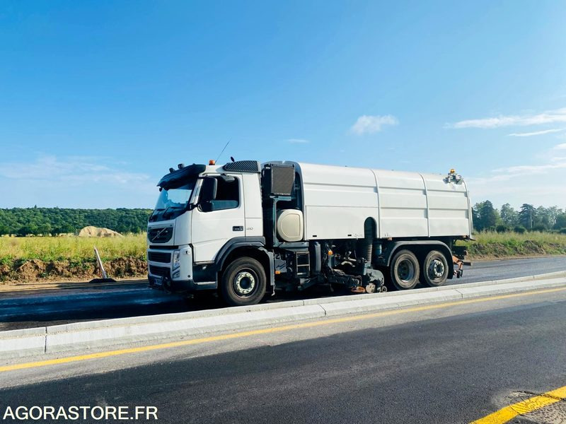 BALAYEUSE VOLVO BLANC 6 ROUES - ANNEE 2013 - 245000KMS - Autočistilica: slika 1 BALAYEUSE VOLVO BLANC 6 ROUES - ANNEE 2013 - 245000KMS - Autočistilica: slika 1