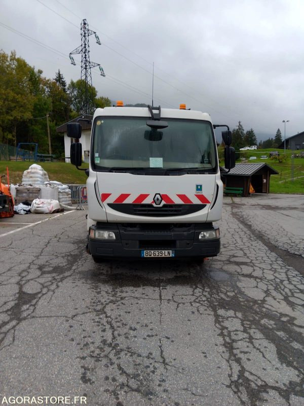 BALAYEUSE de Voiries- RENAULT MIDLUM 220 DXI avec aspiratrice EUROVOIRIE - Autočistilica: slika 1 BALAYEUSE de Voiries- RENAULT MIDLUM 220 DXI avec aspiratrice EUROVOIRIE - Autočistilica: slika 1