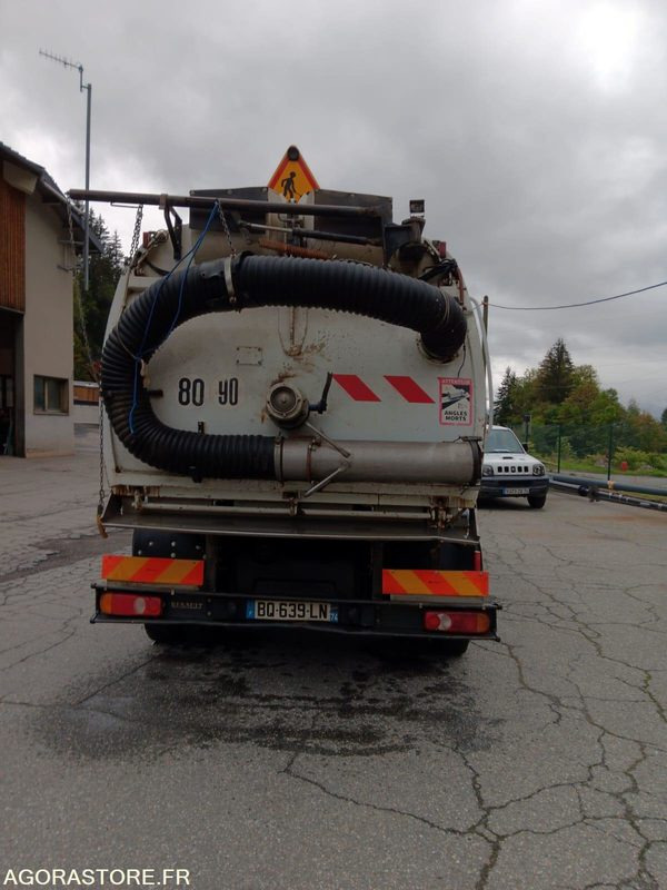 BALAYEUSE de Voiries- RENAULT MIDLUM 220 DXI avec aspiratrice EUROVOIRIE - Autočistilica: slika 3 BALAYEUSE de Voiries- RENAULT MIDLUM 220 DXI avec aspiratrice EUROVOIRIE - Autočistilica: slika 3