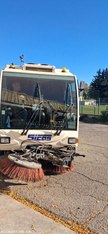 Balayeuse Euroclean Sicas modèle Millennium " New Generation" - Autočistilica: slika 3 Balayeuse Euroclean Sicas modèle Millennium " New Generation" - Autočistilica: slika 3