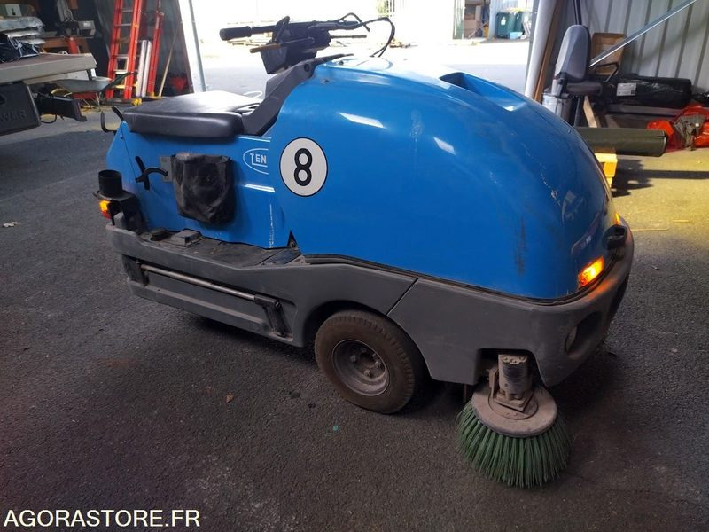 Balayeuse aspiratrice de trottoirs TENNANT LITTER HAWK 4100 - Autočistilica: slika 1 Balayeuse aspiratrice de trottoirs TENNANT LITTER HAWK 4100 - Autočistilica: slika 1