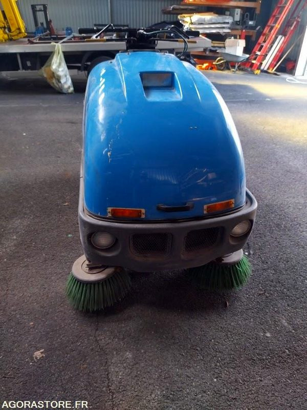 Balayeuse aspiratrice de trottoirs TENNANT LITTER HAWK 4100 - Autočistilica: slika 5 Balayeuse aspiratrice de trottoirs TENNANT LITTER HAWK 4100 - Autočistilica: slika 5