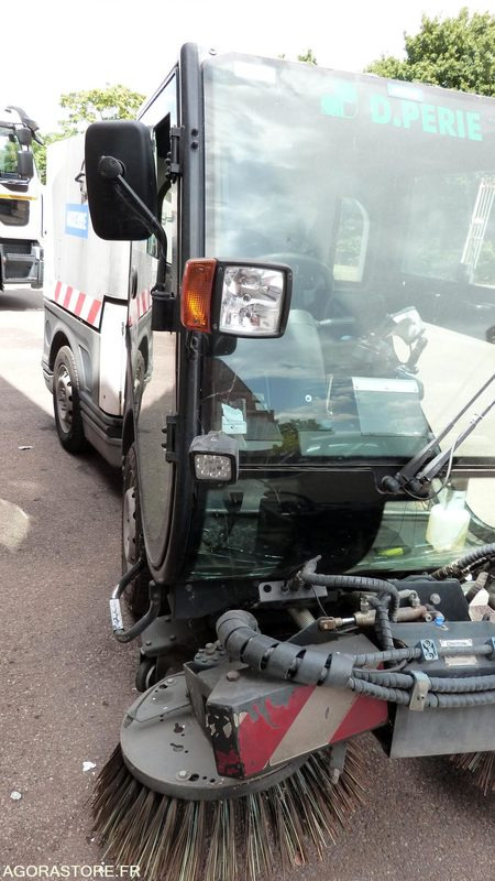 Balayeuse de voirie NILFISK - Autočistilica: slika 2 Balayeuse de voirie NILFISK - Autočistilica: slika 2