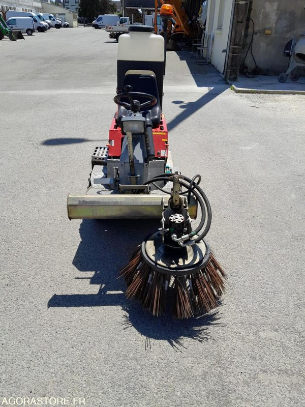 Balayeuse désherbeur désherbeuse automotrice pour désherbage trottoirs Cochet - Baštenska oprema: slika 2 Balayeuse désherbeur désherbeuse automotrice pour désherbage trottoirs Cochet - Baštenska oprema: slika 2