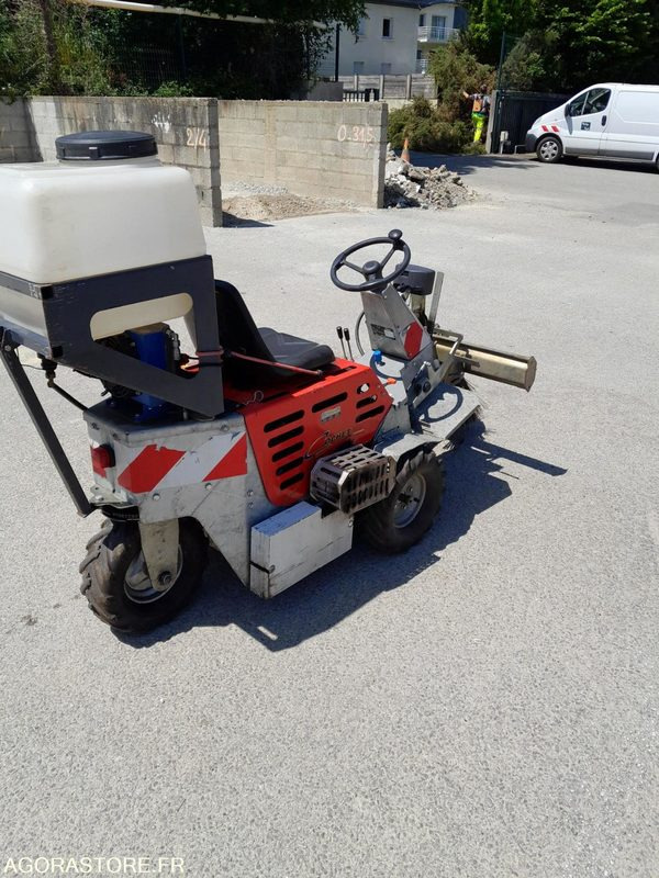 Balayeuse désherbeur désherbeuse automotrice pour désherbage trottoirs Cochet - Baštenska oprema: slika 3 Balayeuse désherbeur désherbeuse automotrice pour désherbage trottoirs Cochet - Baštenska oprema: slika 3