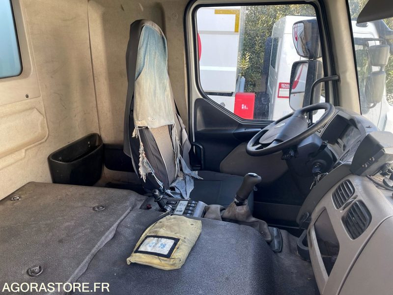 CAMION RENAULT19 HYDROCURER HUWER - 2018 / 341 258 KM - Vakuumska cisterna: slika 5 CAMION RENAULT19 HYDROCURER HUWER - 2018 / 341 258 KM - Vakuumska cisterna: slika 5