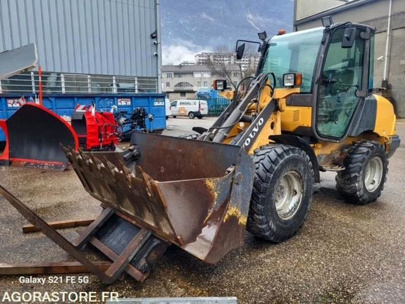 CHARGEUSE VOLVO L25B-P 2008 6200 HEURES - Utovarivač: slika 4 CHARGEUSE VOLVO L25B-P 2008 6200 HEURES - Utovarivač: slika 4