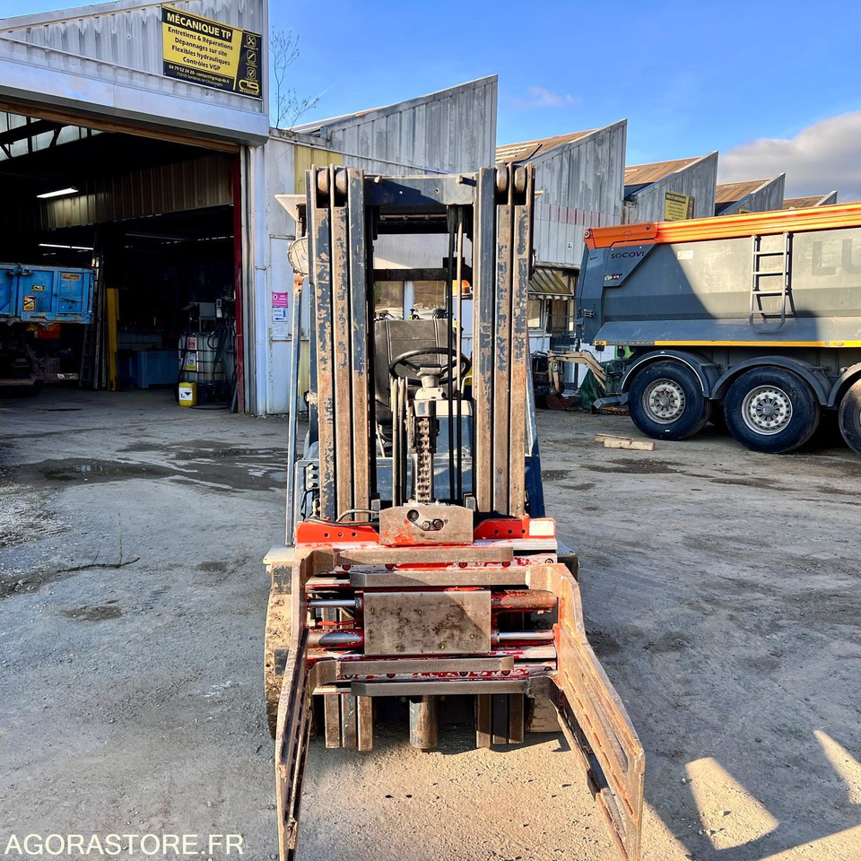 CHARIOT ÉLÉVATEUR À GAZ KOMATSU FG25T-11E AVEC PINCES - 1995 / 7938 HEURES - Dizel viljuškar: slika 5 CHARIOT ÉLÉVATEUR À GAZ KOMATSU FG25T-11E AVEC PINCES - 1995 / 7938 HEURES - Dizel viljuškar: slika 5