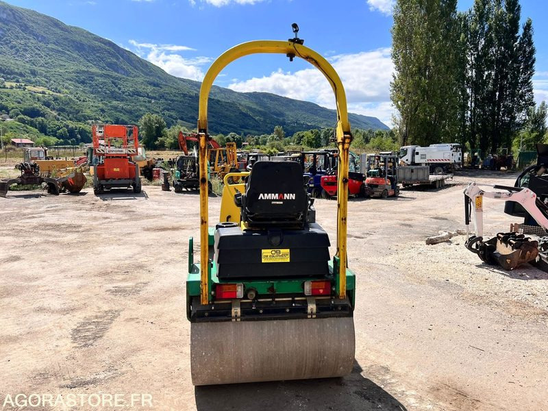 COMPACTEUR AMMANN AV26-2 ROULEAU TANDEM VIBRANT ARTICULÉ - ANNÉE 2008 - 1765 H - Valjak: slika 2 COMPACTEUR AMMANN AV26-2 ROULEAU TANDEM VIBRANT ARTICULÉ - ANNÉE 2008 - 1765 H - Valjak: slika 2