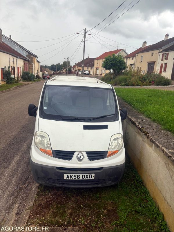 Renault Trafic dci 115 / 228000 km - Immatriculation anglaise - Dostavno vozilo: slika 4 Renault Trafic dci 115 / 228000 km - Immatriculation anglaise - Dostavno vozilo: slika 4