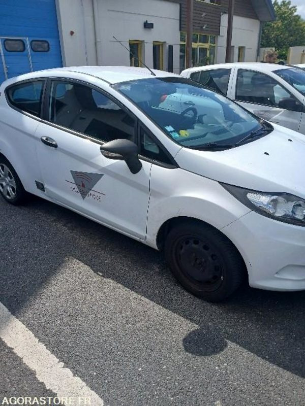 FORD FIESTA N°2 1.2 L– COULEUR BLANCHE - Automobil: slika 2 FORD FIESTA N°2 1.2 L– COULEUR BLANCHE - Automobil: slika 2