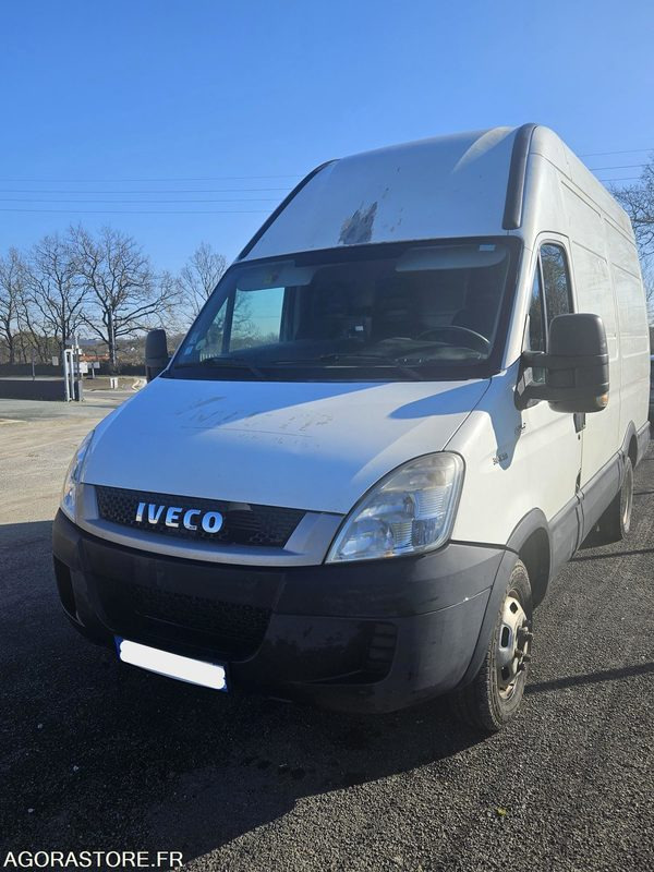 FOURGON IVECO 13 M3 - 2011 - 195 395 KMS - Furgon: slika 1 FOURGON IVECO 13 M3 - 2011 - 195 395 KMS - Furgon: slika 1